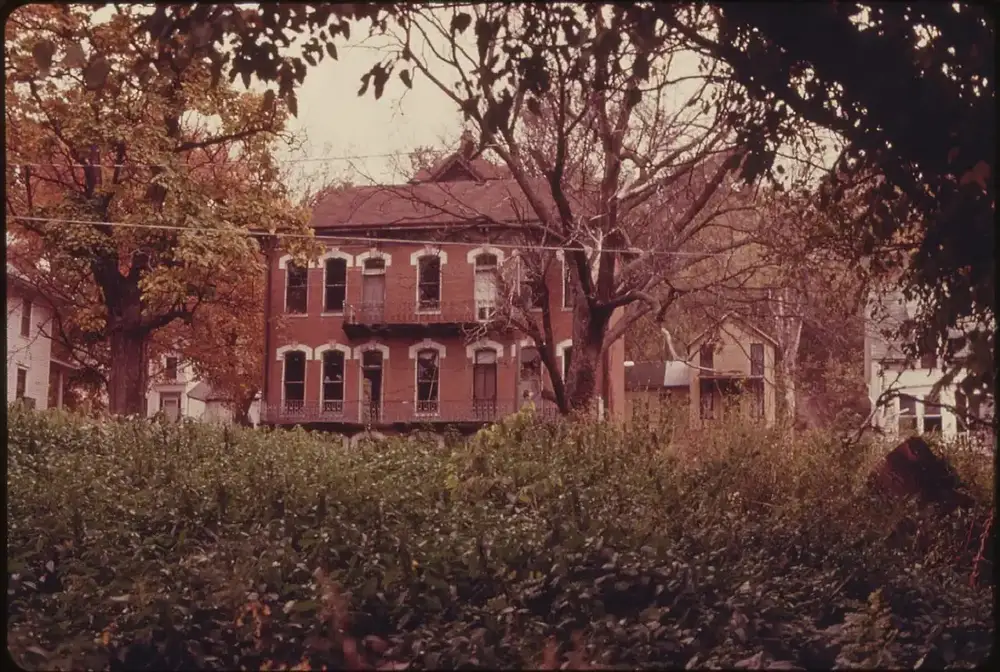 Kansas home near Planeview